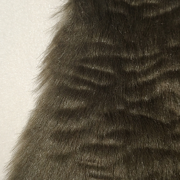 NWT Tribal Faux Fur Classic Vest - Picture 3 of 9